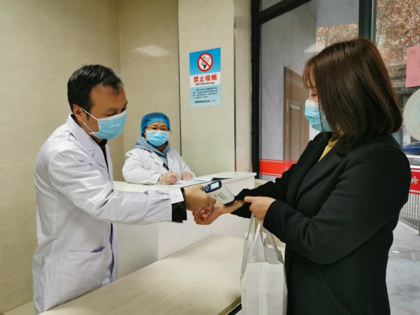 坚守住 守好门——人劳科2.jpg